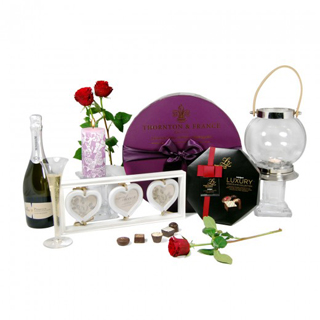 Love is all around Us Hamper image